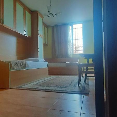 Enki'S Guesthouse ติรานา ภายนอก รูปภาพ